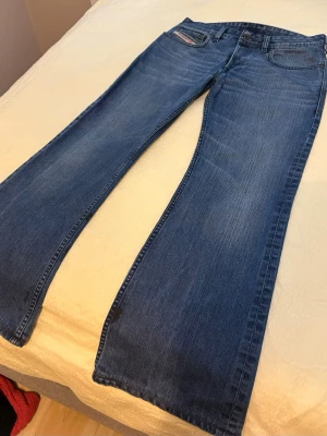 Lågmidjade Diesel bootcut jeans  - Jättesnygga lågmidjade bootcut jeans från Diesel, w29 🤍