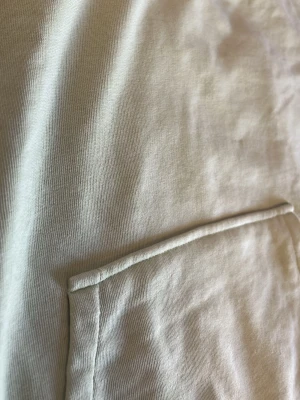 Ljus grön Hoodie - En Ljus grön hoodie från Grunt i storlek M.