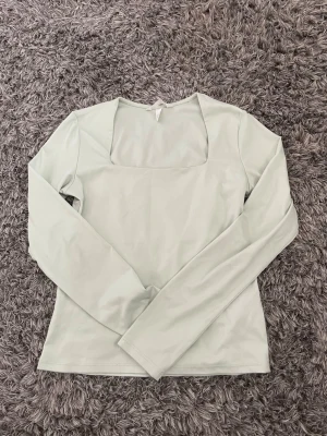 långärmad stretch topp - långärmad mintgrön topp i ett skönt stretch material