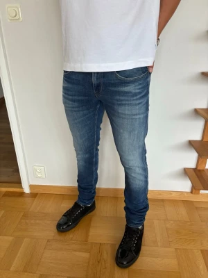 Replay denim jeans  - Replay denim jeans herr| pris:449kr| storlek:W33 L36| skick:9,8/10| hör av dig vid minsta lilla fråga eller fundering|