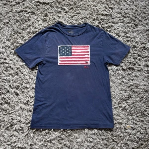 Ralph lauren vintage t shirt - Säljer denna feta Ralph lauren vintage t shirt i strl 14-16 motsvarar XS!🙌Skick : 9/10!👏Hör gärna av er om ni har funderingar!🤝