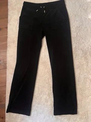 Juicy couture byxor - Säljer dessa fina juicy byxorna i storlek S! 