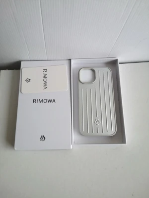 Rimowa mobilskal för iphone 15 phonecase - helt nytt, allt på bilderna ingår, för iphone 15.