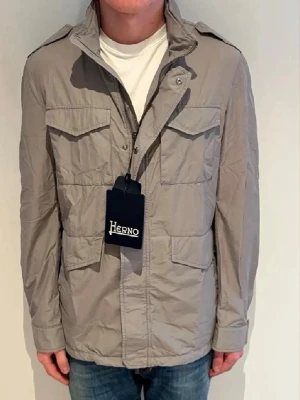 Herno jacka - 10/10 sick helt ny  pasar M-L