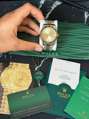 R.O.L.E.X oyster perpetual datejust klocka  - Mycket fint skick tillkommer med tillbehör + kvitto 