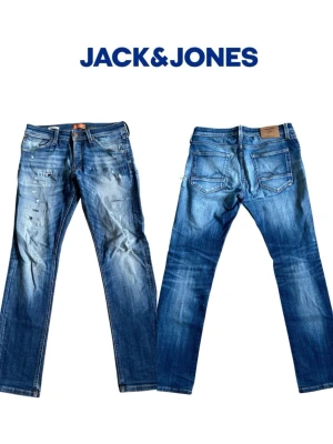 Jack and Jones jeans slim Glenn 29 30 - Jack and Jones jeans, slim Glenn 29 30. As feta slitningar och skön fade. Mycket slitningar som är väldigt eftertraktade samt jeans med fade. Fint skick overall!
