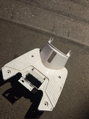 Yamaha slider fotplatta  - Säljer en vit fotplatta som passar Yamaha Slider. Kan kanske gå ner lite i pris om den köps snart!