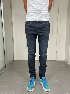 Replay Anbass Jeans - Säljer nu dessa Replay Anbass Jeans, W30 o L32 med mått ca 38,5 o 105 cm. skriv för fler bilder/frågor🙌🏼