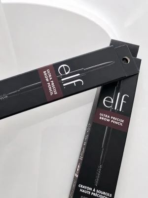 Elf ögonbrynspenna  - En indragbar ögonbrynspenna med dubbla ändar och en mikrotunn spets och spoolie för att skapa fylligare, naturliga ögonbryn. I färgen BRUNETTE. Helt nya och oanvända säljs pg de ej kommer till användning. 99 kr styck Ordpris. Mitt pris båda för 100!