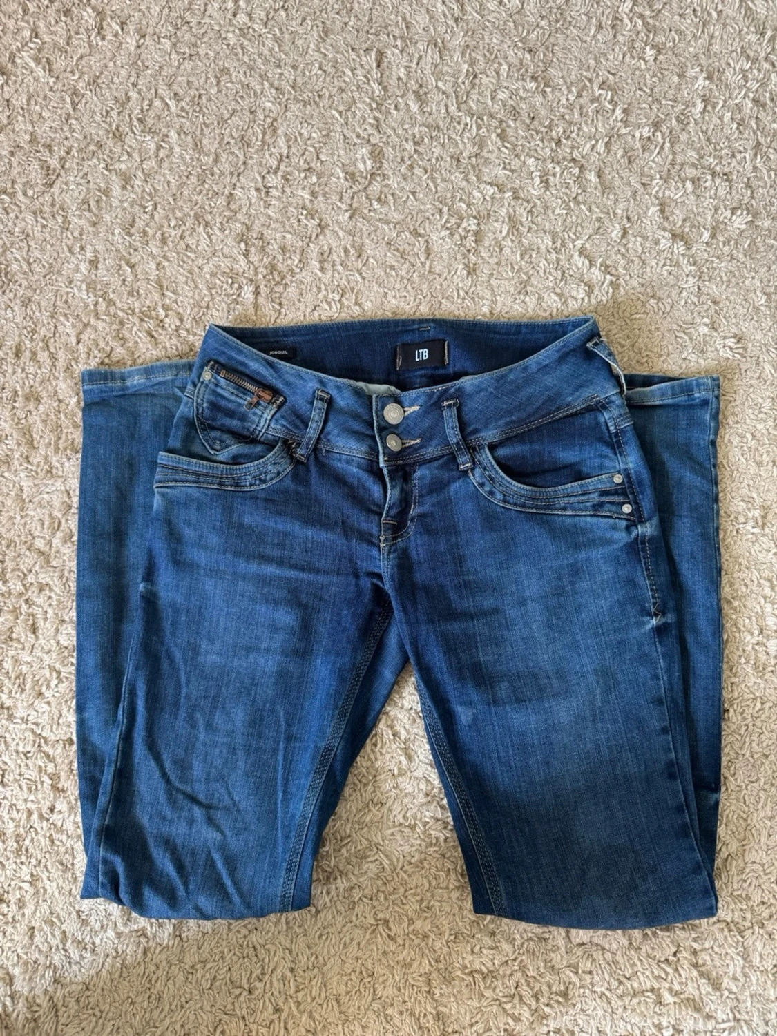 Blå jeans från LTB med raka ben