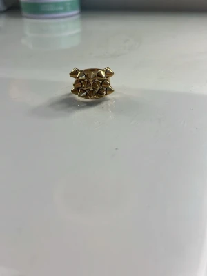 En fin guldring från Edblad💞 - Jag säljer min ring från edblad för att den är förliten❣️ Aldrig använd💞