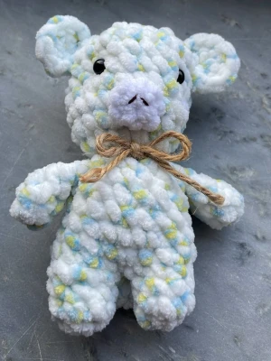 Virkad figur - Virkad figur, gjort av mjukt garn💕obs, ej lämplig för små barn. 