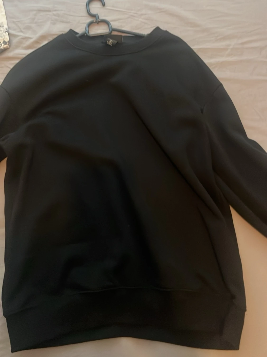 Svart basic hoodie utan huva - 1