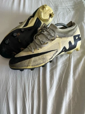 Nike vapor 15 AG - Nike mercurial vapor 15 AG beige, storlek 40. 