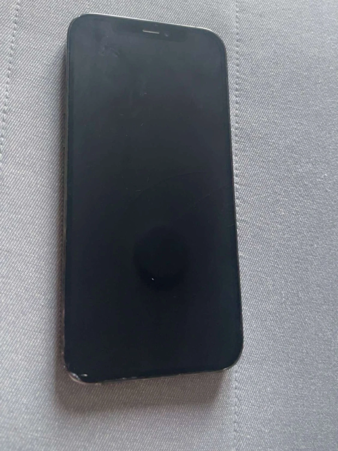 Svart iPhone med trippelkamera 12 PRO  - 1