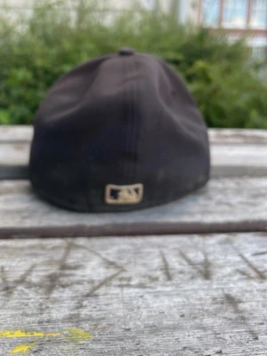 La keps  - Säljer en LA keps för 70kr jag har använt den för en månad den passar för alla 