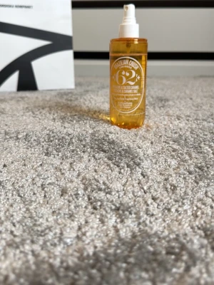 Sol de Janeiro Brazilian Crush 62 mist - En doftmist från Sol de Janeiro i serien Brazilian Crush Cheirosa '62. Helt oanvänd. Nypris 449kr. Locket saknas tyvärr därav priset.