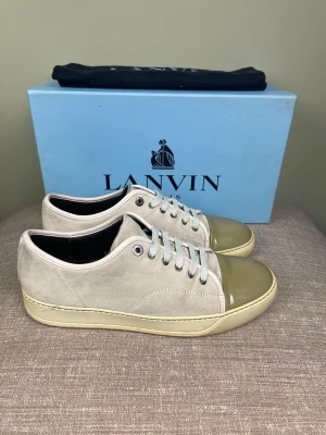 Lanvin skor - Hej, säljer nu dessa svin snygga Lanvin skor. Skorna är i grymt skick! Begränsat antal boxar och dustbag. Hör av dig vid frågor. 