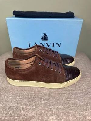 Lanvin skor - Hej, säljer nu dessa svin snygga Lanvin skor. Skorna är i grymt skick! Begränsat antal boxar och dustbag. Hör av dig vid frågor. 
