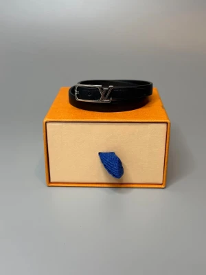 Louis Vuitton Armband  - ‼️VI TAR EJ BYTEN‼️Louis Vuitton Armband | Skick: 9/10  | Tillkommer enbart armbandet vid köp! | Fraktar imom 24 timmar efter affär 📦| Hör av dig vid minsta fråga eller fundering 💭