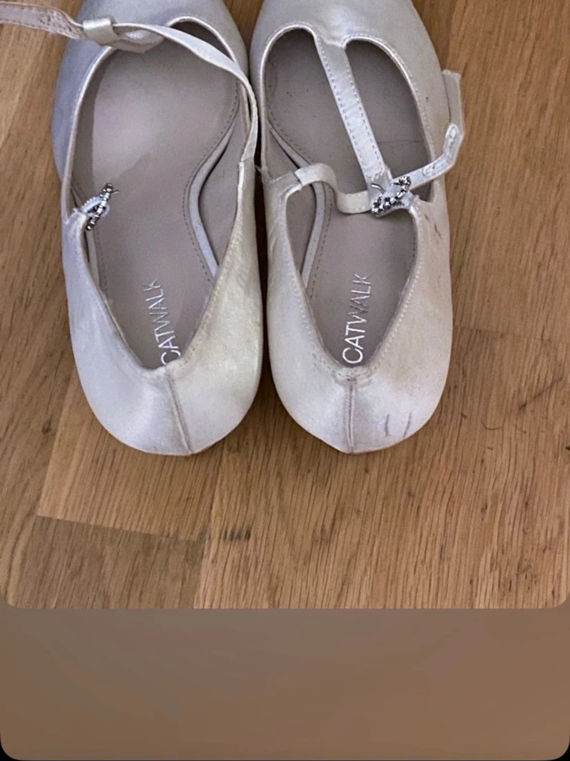 Vita ballerinaskor med T-rem - 1