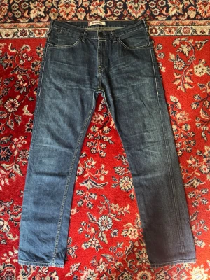 Vintage Levis jeans -  Säljer ni dessa Vintage Levis Jeans rekommenderar att gå efter måtten på bilderna. Skriv om du undrar över nåt