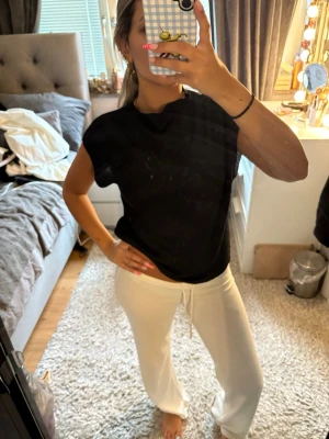 ribbad tshirt - kommer sälja dessa på min live söndag 23/8, man kan även köpa de innan liven annars! skriv vid frågor💞 