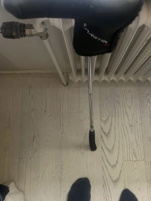 PING putter med svart headcover - Säjer dn några år gammal putter som är helt oanvänd. Märket är ping och är lite kortare än vanliga puttrar så passar nån som vill ha en kortare putter. Skorv om ni undrar något Mvh Arvid