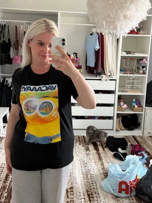 T-shirt - M - NY - T-shirt storlek M med prislapp pris 20kr