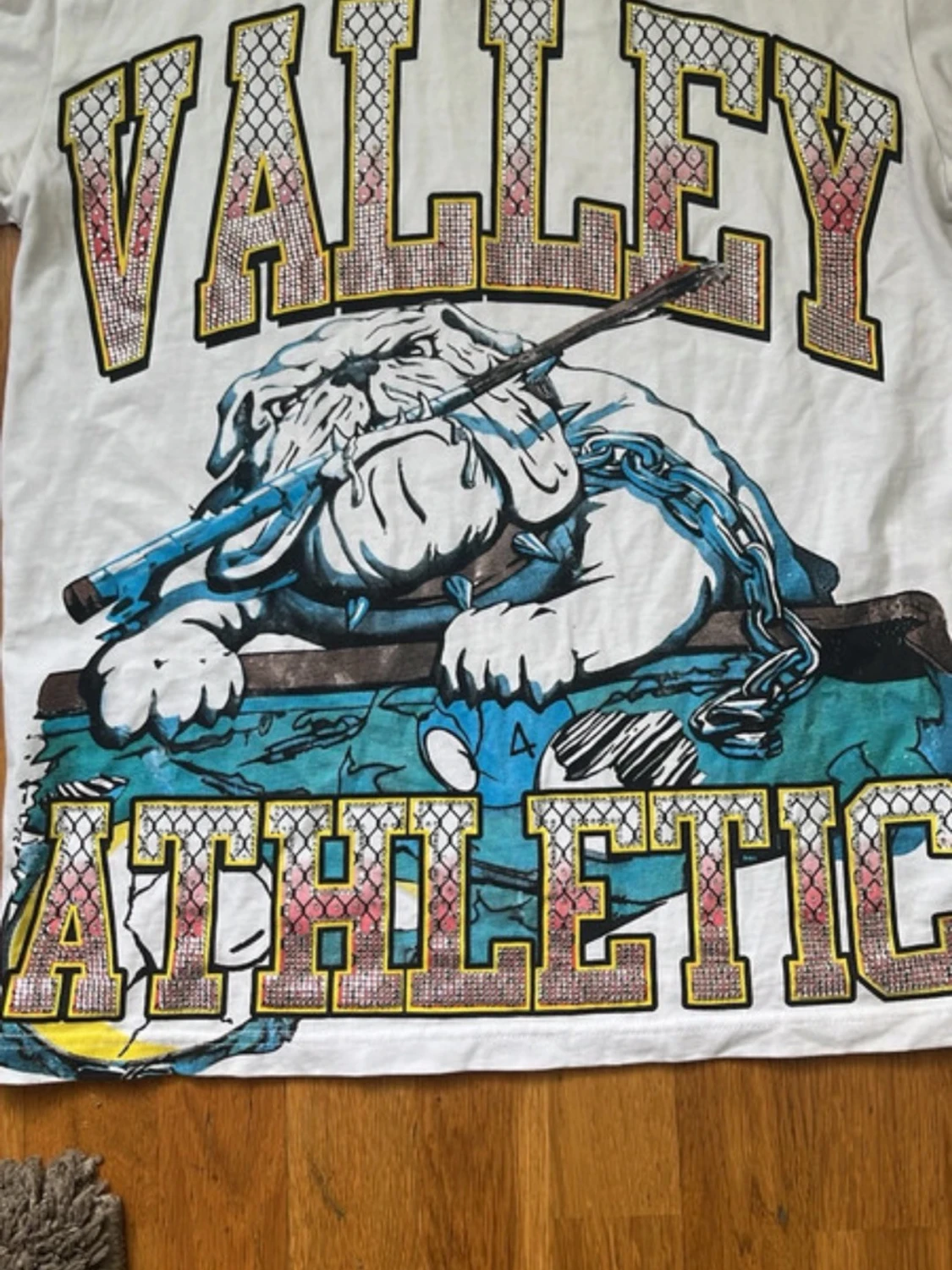 Vit t-shirt med VALLEY ATHLETIC-tryck - 1
