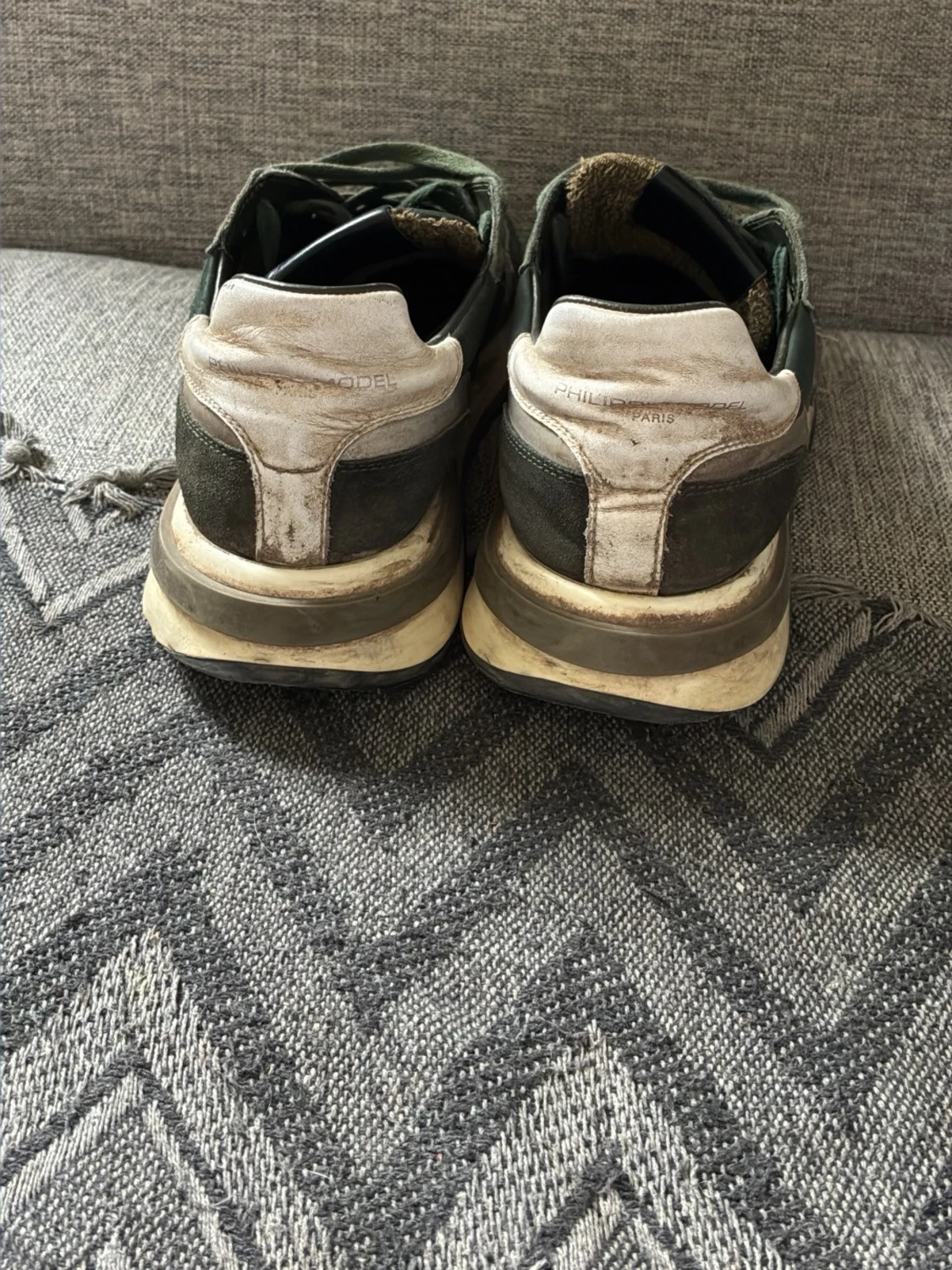 Gröna sneakers med mockadetaljer - 2
