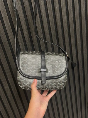Goyard väska - Goyard, Goyard Belvedere Crossbody svart läder, vädligt bra skick skickar inom 24H