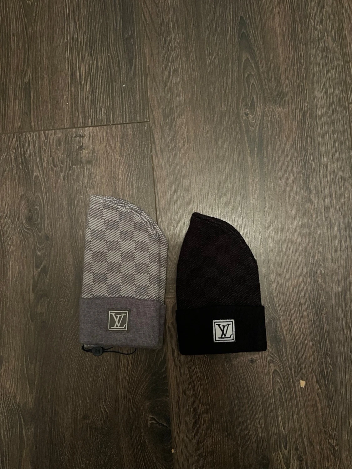Två mössor LV - 2