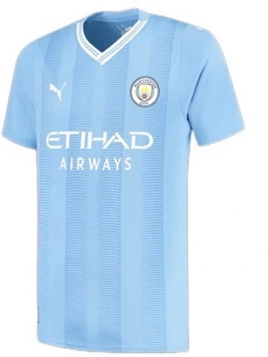 Manchester City matchtröja Puma - Snygg ljusblå Manchester City matchtröja från Puma med klubbmärke och Etihad Airways-logga på bröstet. Tröjan har korta ärmar, V-ringning med vit detalj och diskreta ränder framtill. Perfekt för fotbollsfans och träning.