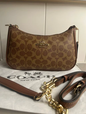 Coach Teri Signature Canvas - Aldrig använt denna väska, Pris kan diskuteras vid snabb o smidig affär!🌸💕