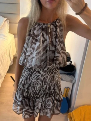 Miniklänning zara - Fin klänning ifrån Zara i storlek S🤎