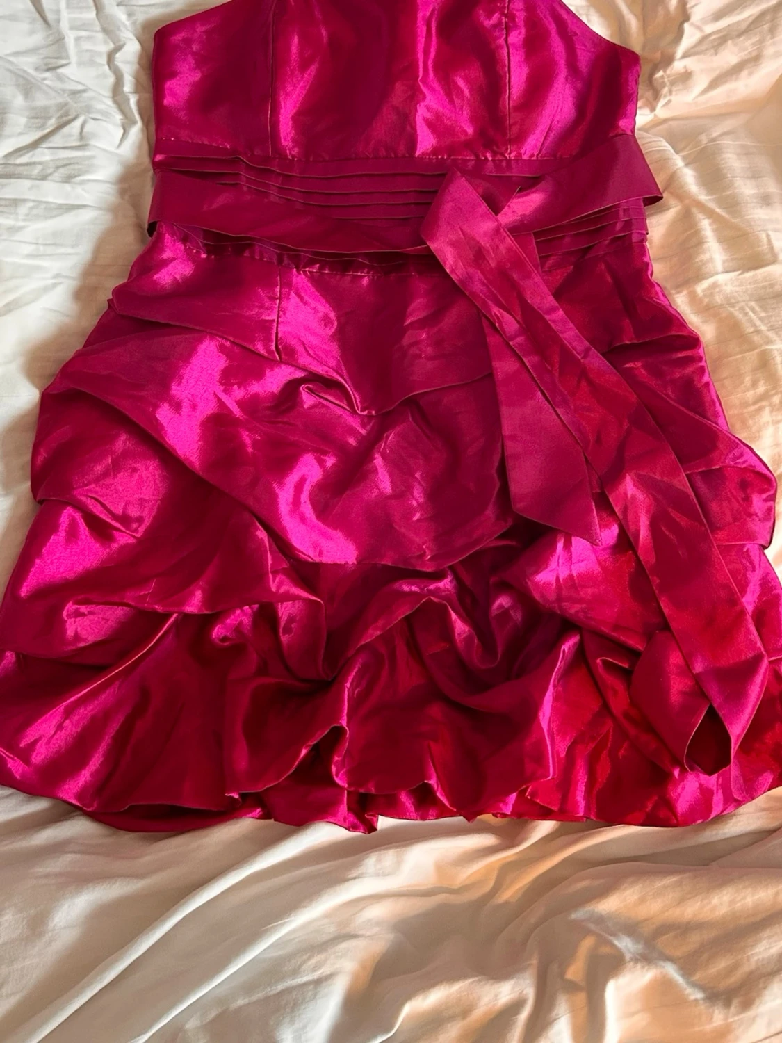 Axelbandslös rosa kort klänning - 1