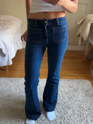 Bootcut jeans  - Såå snygga bootcut jeans med fickor framtill! Storlek 26/34💕 Endast använda 2 gånger!
