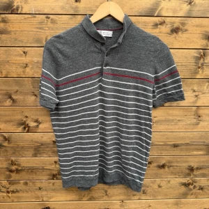 Brunello Cucinelli Polo storlek L - Mycket Hoyt begagnat skick! Storlek L. Nypris: ca 8600 SEK.    0946 
