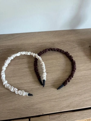 Diadem - Säljer två jätte fina diadem, tror från lyko🥰