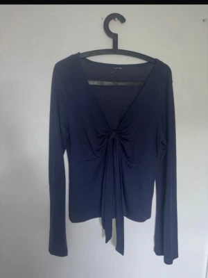 Topp ifrån gina tricot  - Använd fåtal gånger stl xl men passar L fint obs! Lite nopprig i armhålorna 
