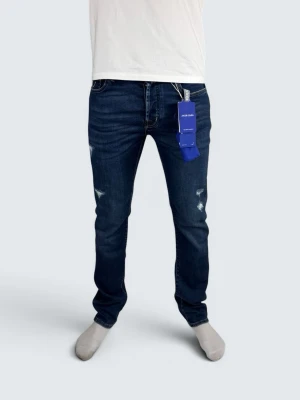 Jacob Cohën Bard Jeans - Skick: 10/10, helt nya.  Ingår: Jeans och tags. | Nypris: +- 6000 SEK. | Givetvis äkta! Hör av er vid frågor. | Modellen är 183cm och väger 70 kg.