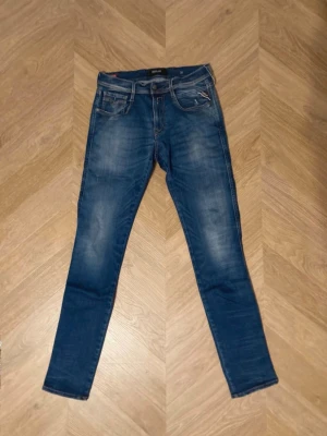 Replay Jeans Hyperflex - Tjena säljer Replay Hyperflex som är i mycket bra skick och är storlek W30 L34.                                    Hör av dig vid frågor eller liknande!