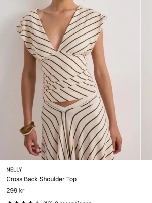 Nelly - Säljer denna snygga topp från Nelly i storlek xxs som aldrig kommit till användning🥰