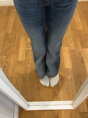 Jeans - Bootcut jeans från Gina Tricot i storlek 152.                         Bra skick.
