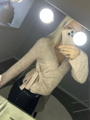 Lager 157 - Super söt och mysig stickad tröja som inte längre används💕