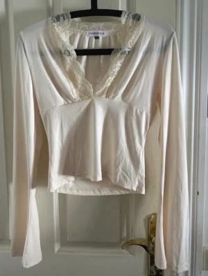 Pretty Basic Lace Top - Pretty basic lace top från Venderby’s. Använd en gång bara så ny i skick! Storlek S/M 