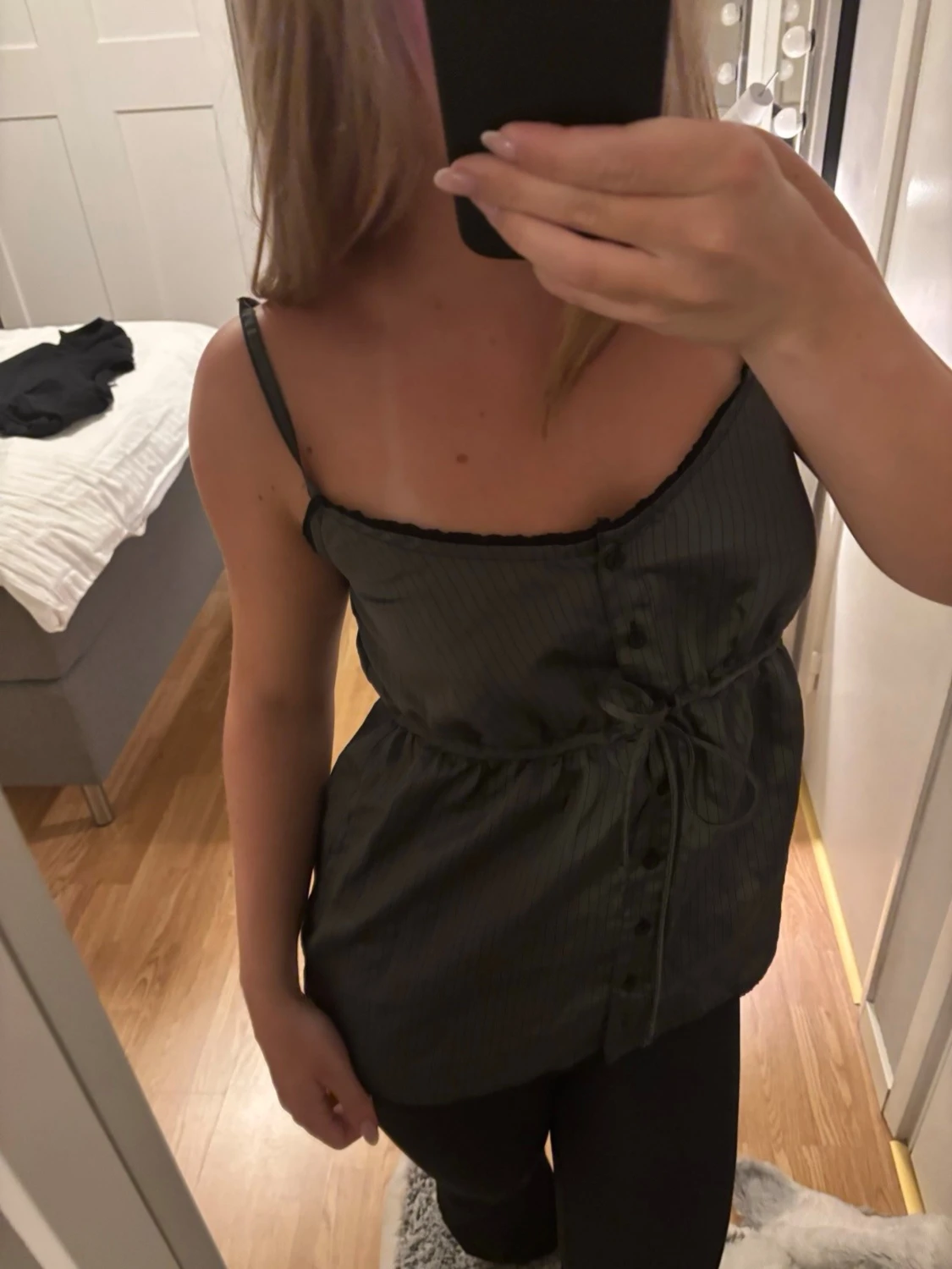 Mörkgrå linnetopp med knyt och knappar - 2