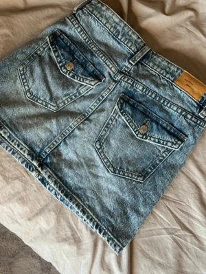 Blå jeanskjol - Blå jeanskjol från Gina Tricot i mycket fint skick💞