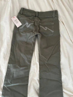 Nelly jeans  - Lågmidjade bootcut jeans från Nelly. Endast provade och har prislappen kvar 🥰